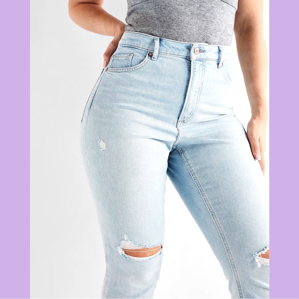 NWT Express Curvy Super High Waisted Ripped Mom Jeans